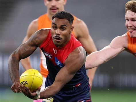 sen afl trade news|Fremantle emerges as frontrunner for Kysaiah Pickett should he .